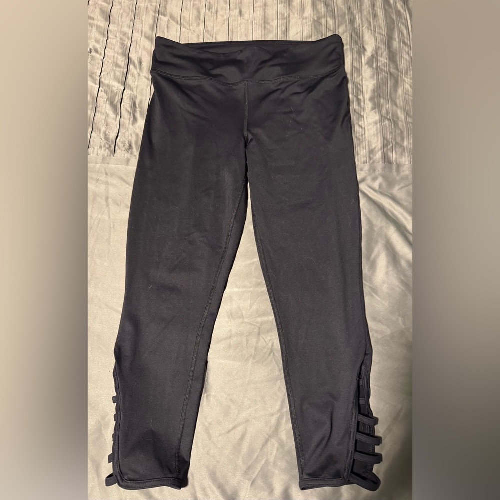 Forever 21 Women’s Black Capri Leggings with Side Details
